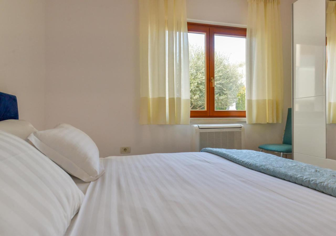 Apartments Leona Umag Exterior photo