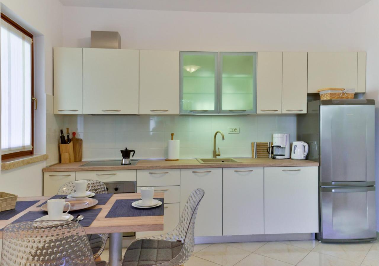 Apartments Leona Umag Exterior photo