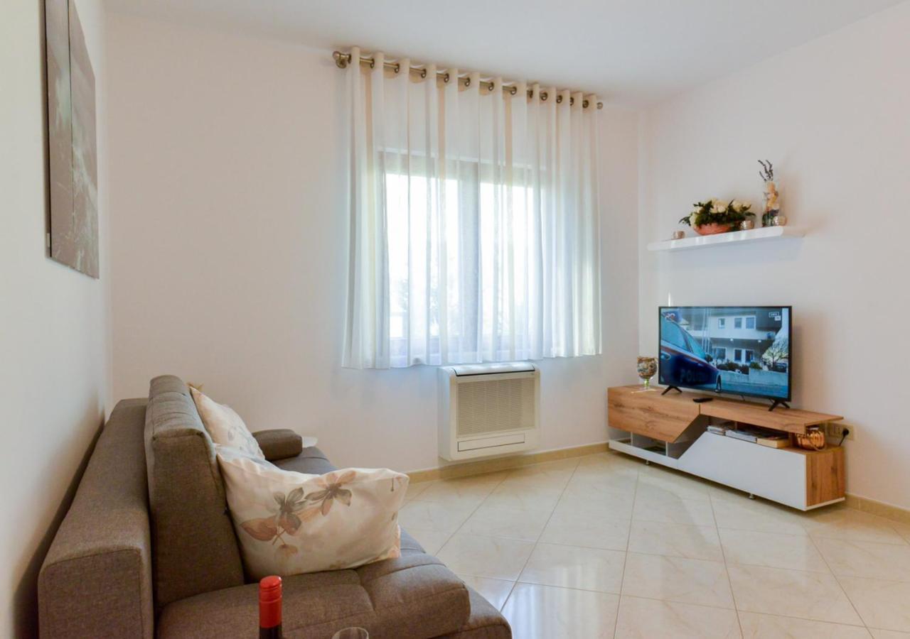 Apartments Leona Umag Exterior photo