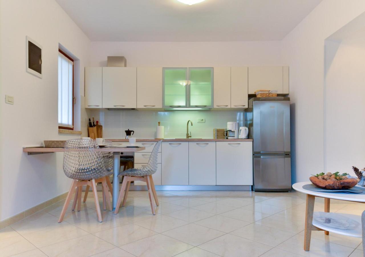 Apartments Leona Umag Exterior photo