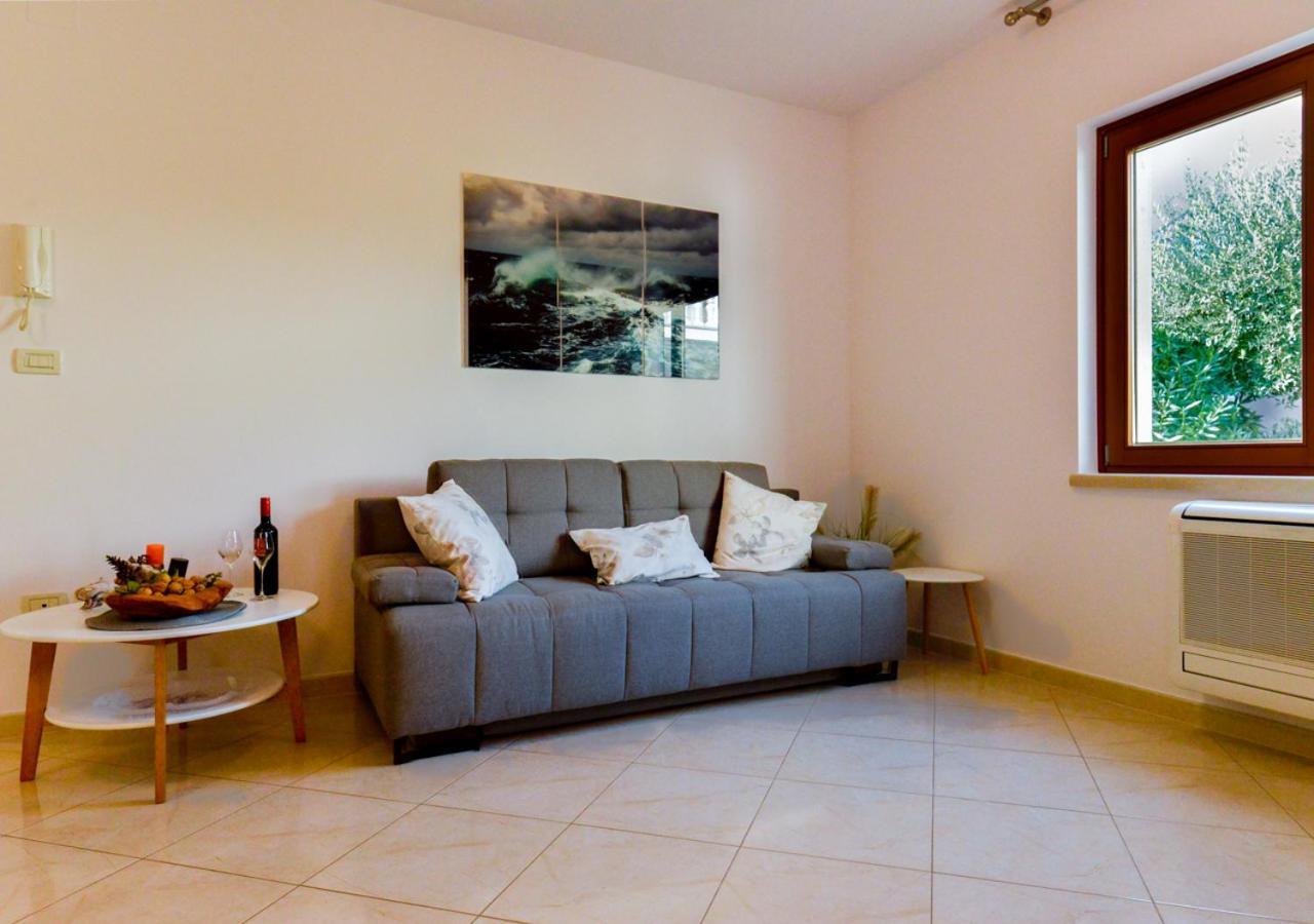 Apartments Leona Umag Exterior photo